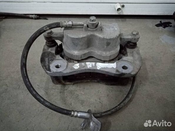 Суппорт передний левый Hyundai Santa Fe 4