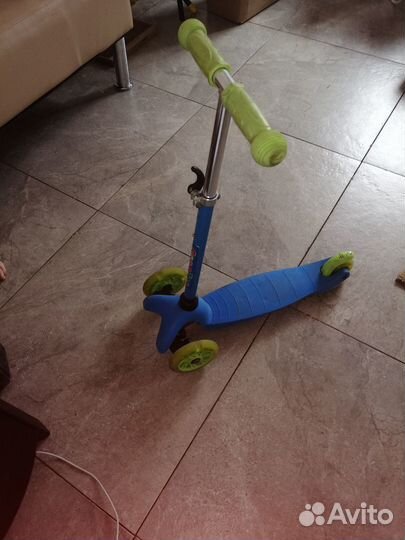 Продам самокат з-х колёсный