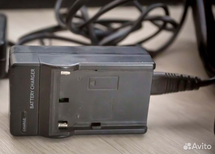 Видеокамера Sony HDR-AX2000E