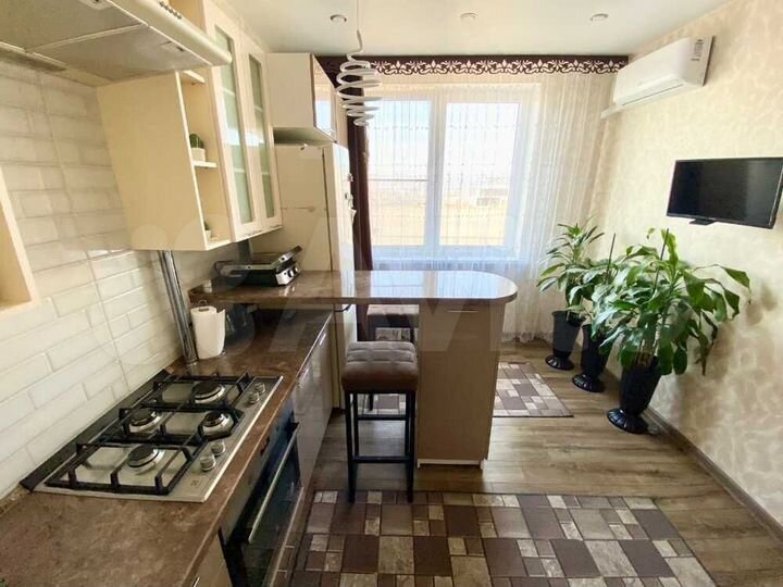 2-к. квартира, 57 м², 1/4 эт.