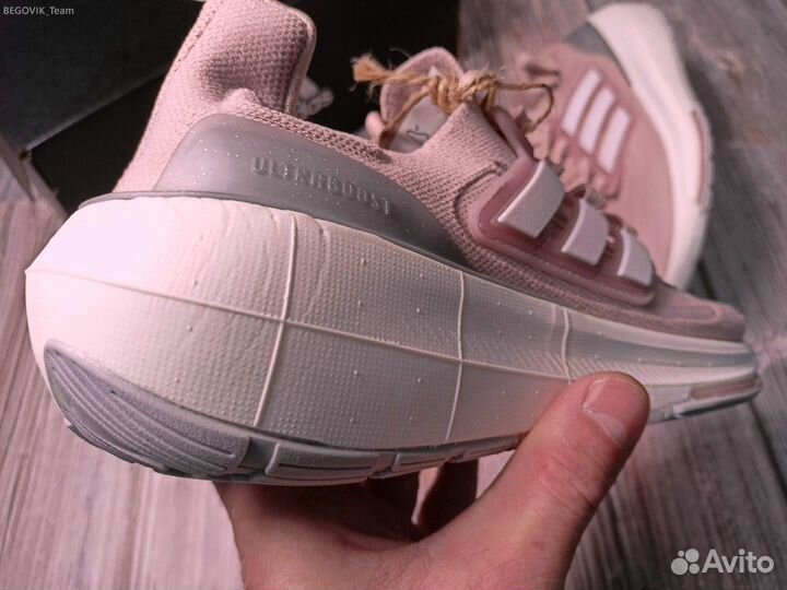 Кроссовки женские adidas ultraboost 23