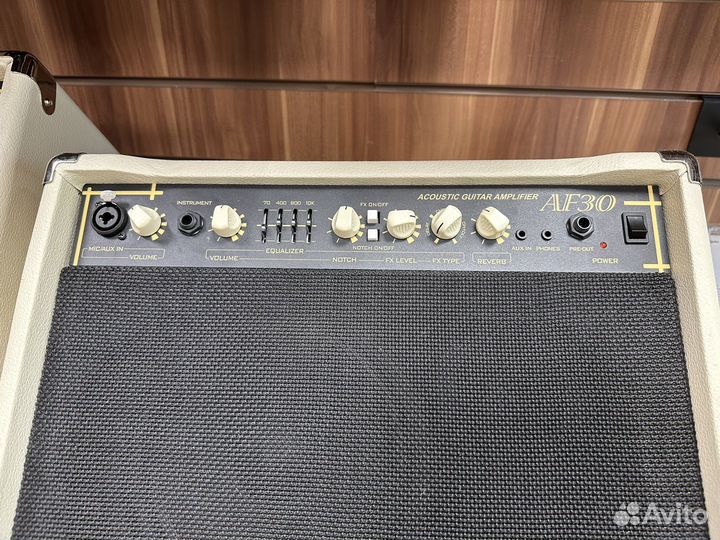 Комбоусилитель б/у для акустической гитары Cort