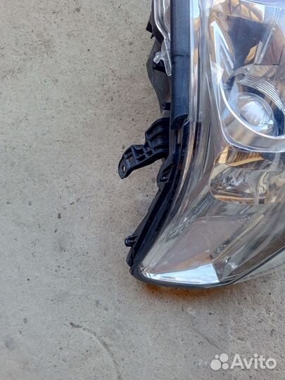 Фара правая Toyota Land Cruiser 200