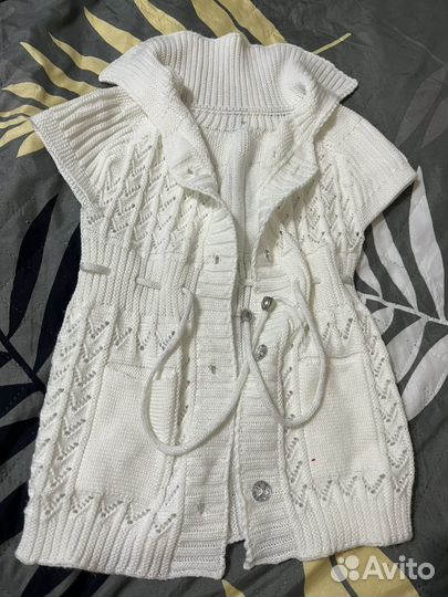 Жилетка вязаннаядля девочки