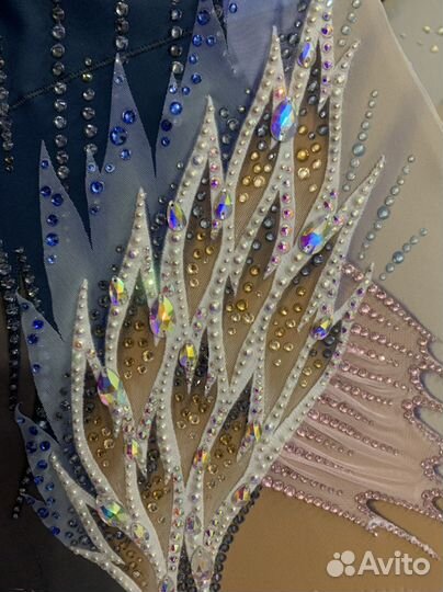 Украшение, расклейка стразами, инкрустация