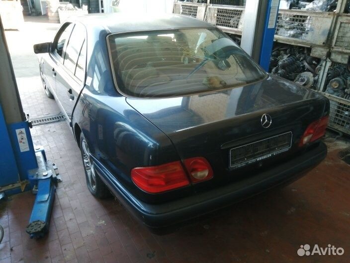 Разбор на запчасти Mercedes E W210