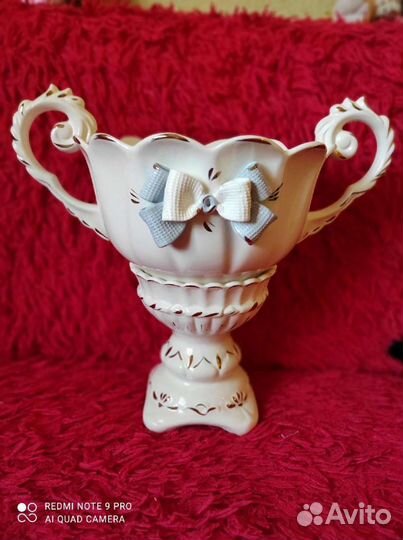 Ваза для фруктов на ножке