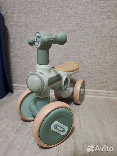 Детский беговел (велосипед)