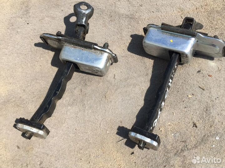 Фиксатор двери задний Киа Сид Kia Ceed 2