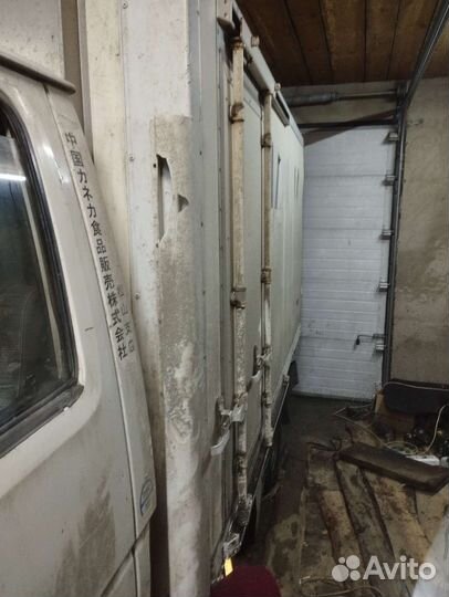 Будка с рефрижератором