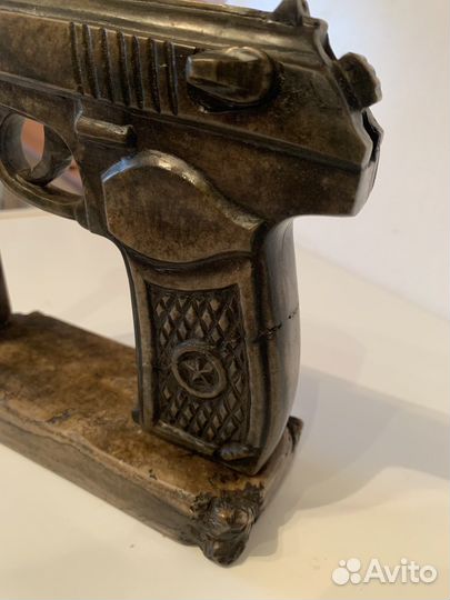 Пистолет из камня