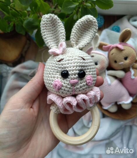 Вязаные зайчики игрушки ручной работы