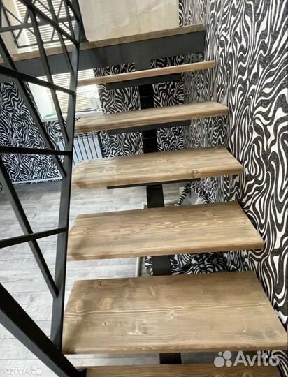 Лестница на металлокаркасе