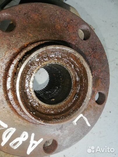 Кулак передний левый Audi A8 D2