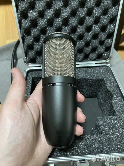 Микрофон akg p420 (кейс, паук) + поп фильтр k&m