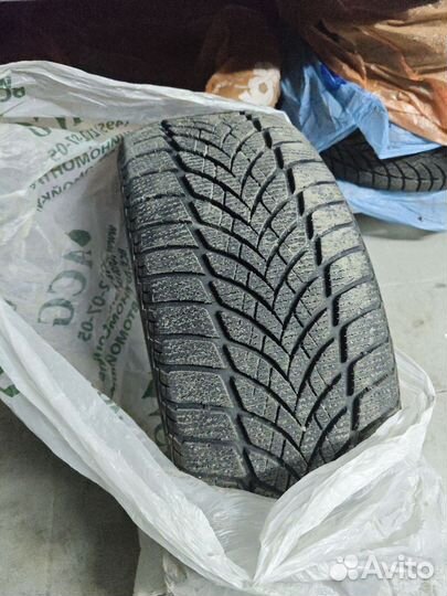 Goodyear UltraGrip Ice 2 225/50 R17 98T