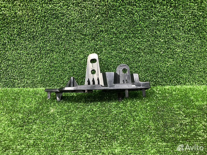 Направляющая бампера левая BMW X7 G07