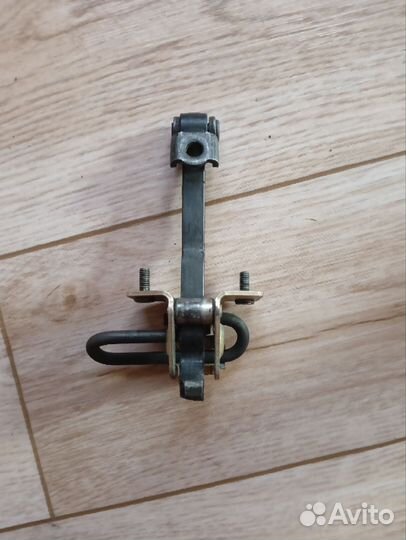 Ограничитель двери Volvo S80 передний правый 68109