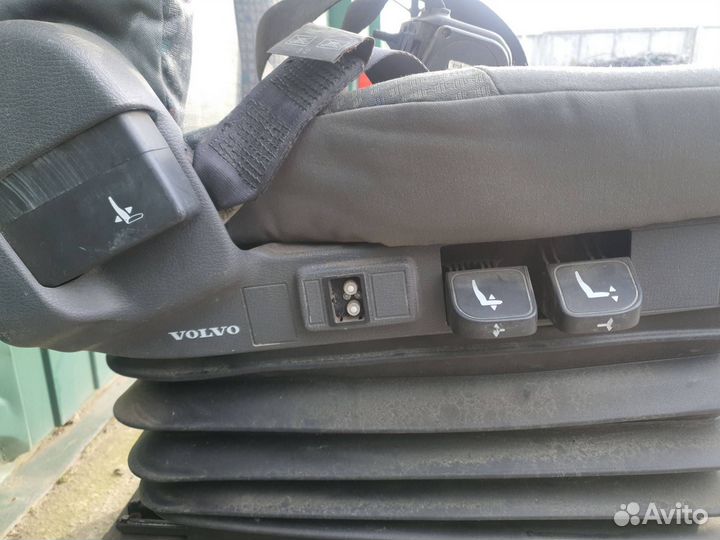 Сиденье переднее правое Volvo FH 2003 20379533