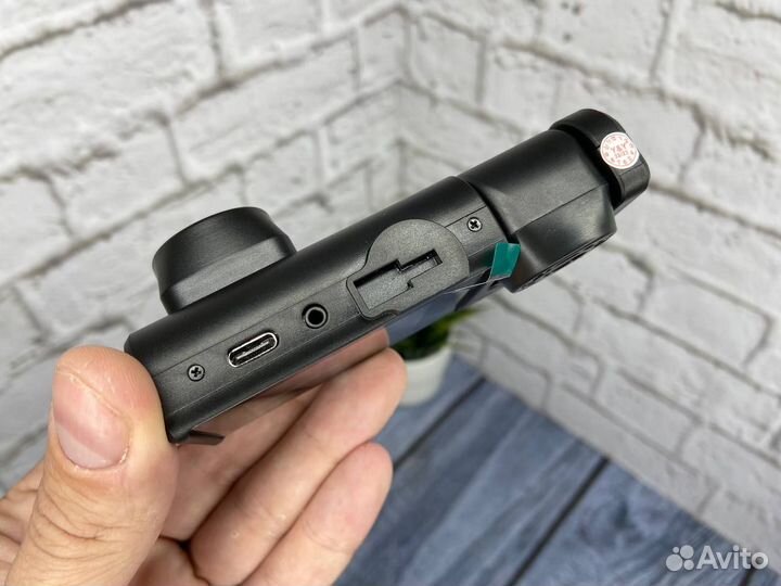 Видеорегистратор с 3 камерами