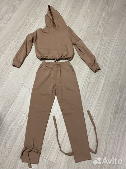 Спортивный костюм женский