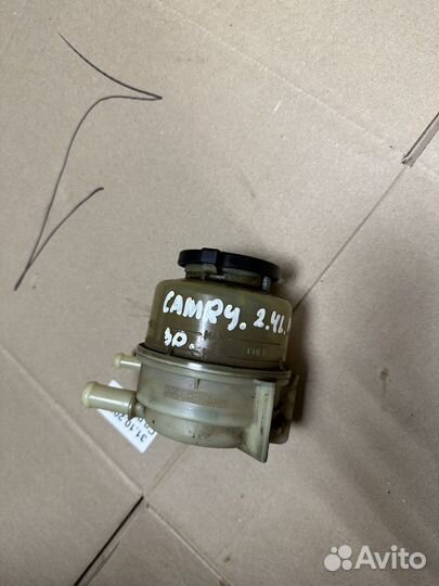 Бачок гура Totota Camry V30