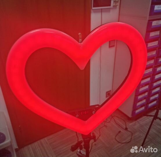 Цветная Кольцевая лампа RGB Сердце - 45см + штатив