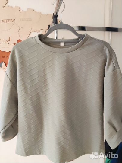 Трикотажный джемпер с объемным рукавом