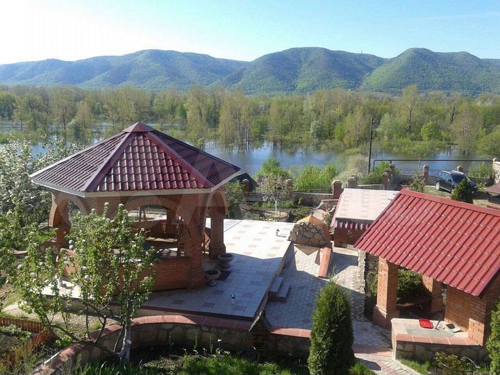 Коттедж 190 м² на участке 15 сот.