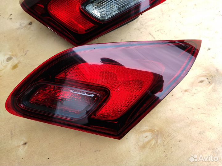 Фонарь задний внешний в крышку на Opel Astra J