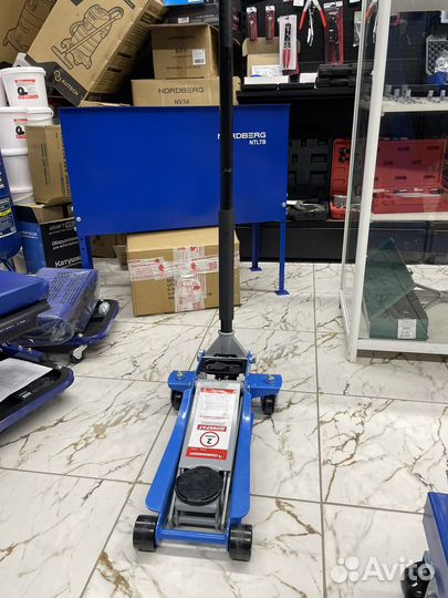 Домкрат подкатной гидравлический 2т низкопрофильны