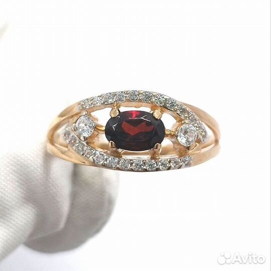 Золотое кольцо с камнем 18,5р