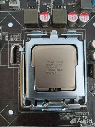 Материнская плата с процессором и памятью