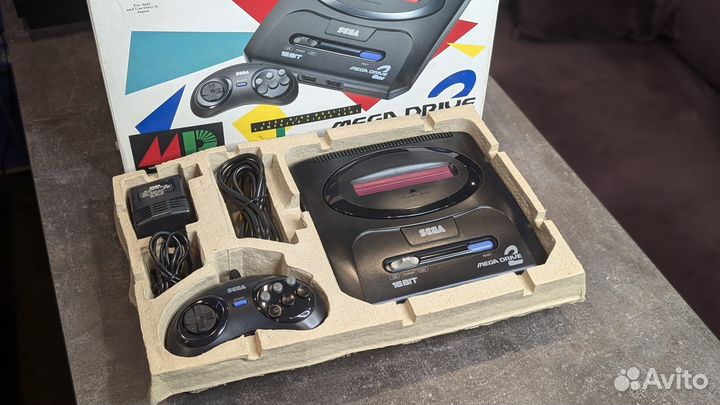 Консоль Sega Mega Drive 2 в коробке