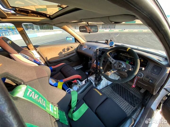 Урок летнего дрифта на подготовленном авто