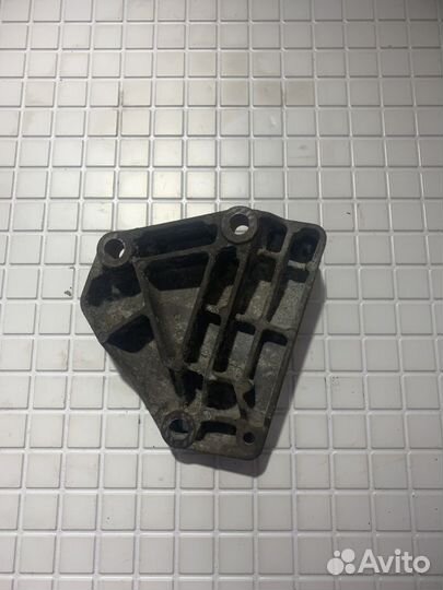 Кронштейн компрессора кондиционера Z16XEP