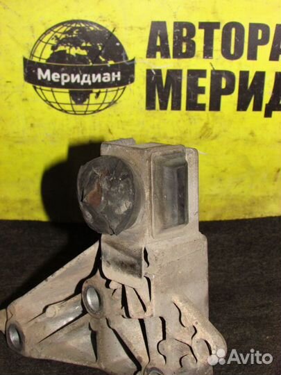 Renault symbol I кронштейн двигателя правый