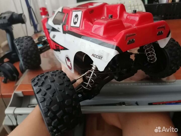 Радиоуправляемая машина для бездорожья Survolt st