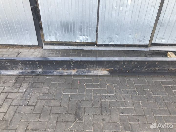 Лонжерон правый Renault T