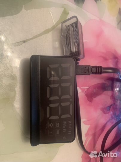 Проект скорости на лобовое стекло автомобиля