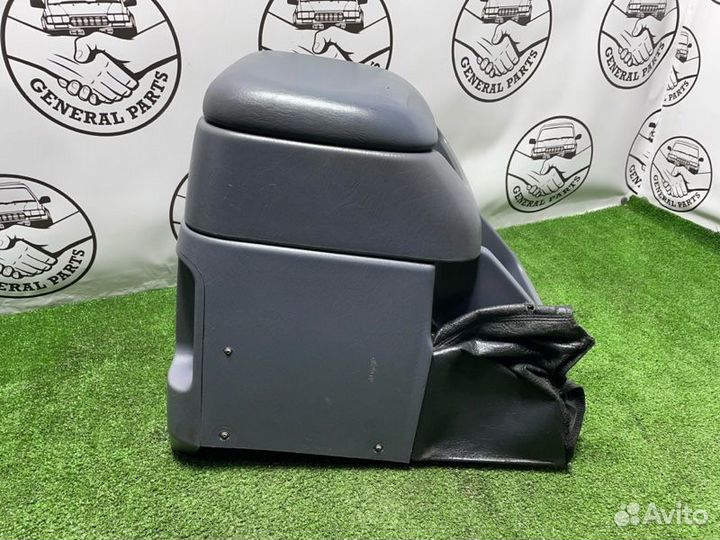 Бардачок между сиденьями Toyota Land Cruiser Prado