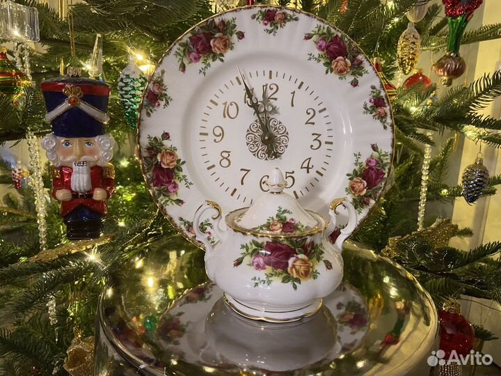 Сахарница, часы, подставка для яиц.Royal Albert
