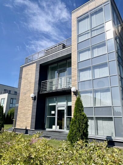 Коттедж 323 м² на участке 17,7 сот.