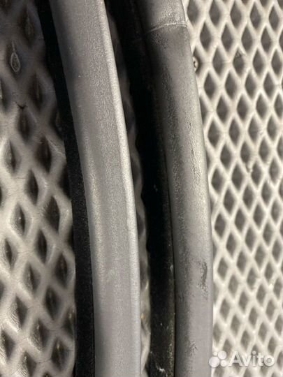 Уплотнительная резинка передняя Bmw X5 E53 M54