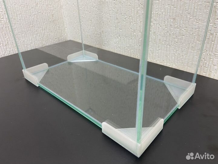 Уголки-подставки пластиковые