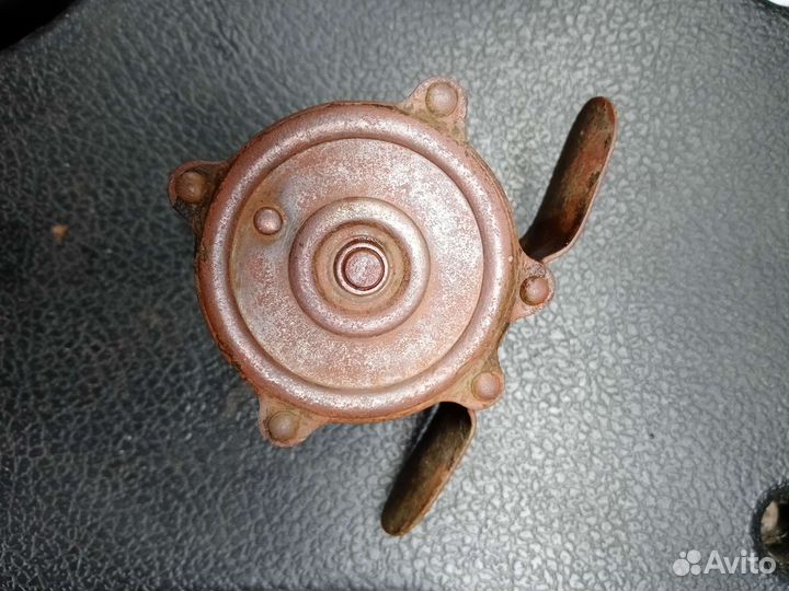 Старинная катушка для рыбалки