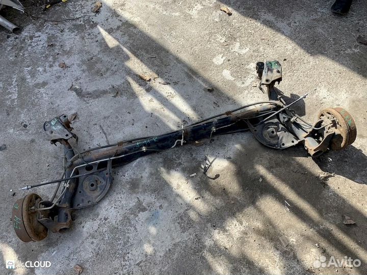 Тросик ручника на nissan note E11 HR15DE