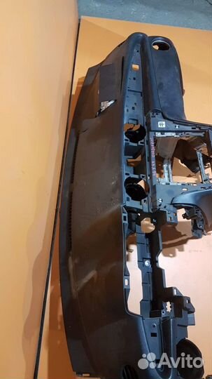 Торпедо панель на Mitsubishi Outlander