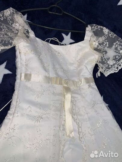 Платье праздничное, в хорошем состоянии