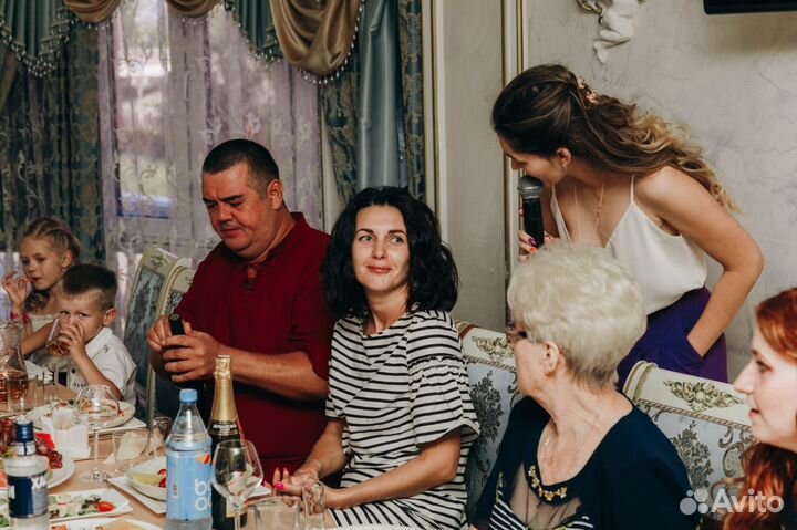 Ведущий+ диджей с музыкальной аппаратурой